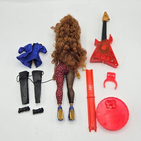 L.O.L. Surprise Omg Music Remix Rock Ferocious Fashion Doll With Guitar & Access - Picture 6 of 6